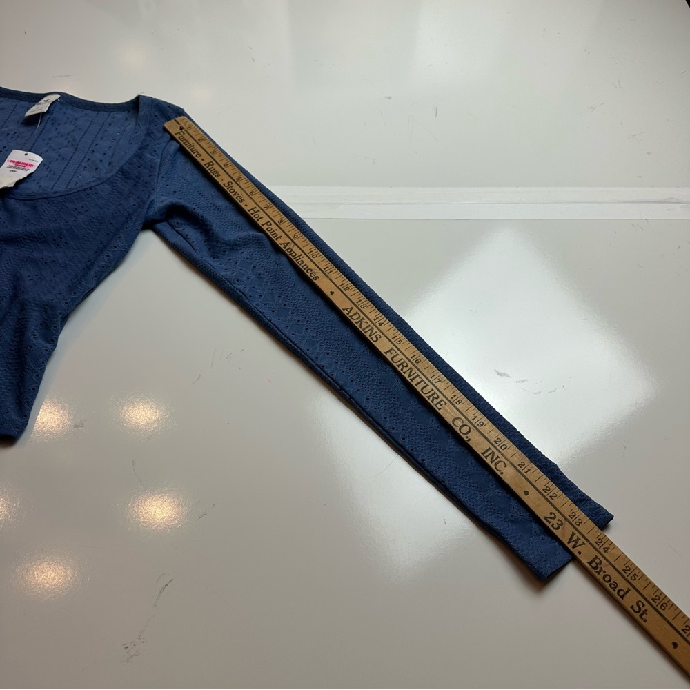 Hollister Women's Long Sleeve Top in Deep Blue NWT - Picture 6 of 7